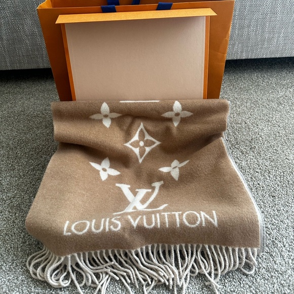 Louis Vuitton Reykjavik Gradient Scarf - Picture 2 of 8